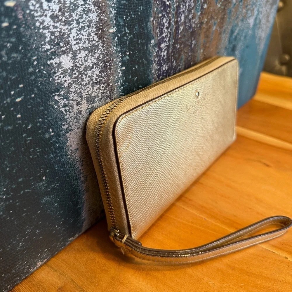 Kate Spade New York Talk Is Chic Saffiano Leather Wallet in Gold‎